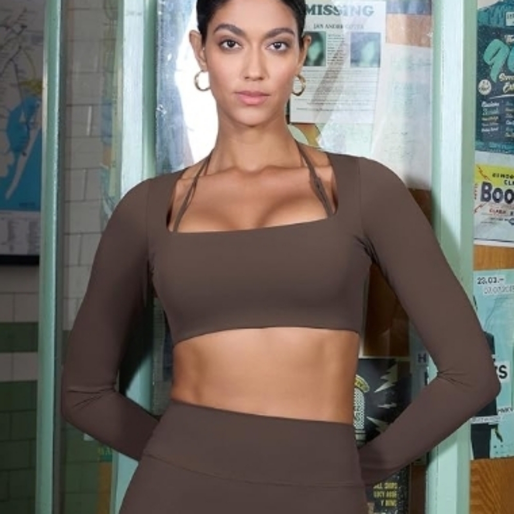 Long Sleeve Crop Top Square Neck Workout Yoga T Shirt Brown